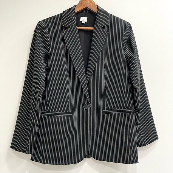 A New Day woman’s oversized fall blazer black white pinstripe size small - Picture 3 of 9